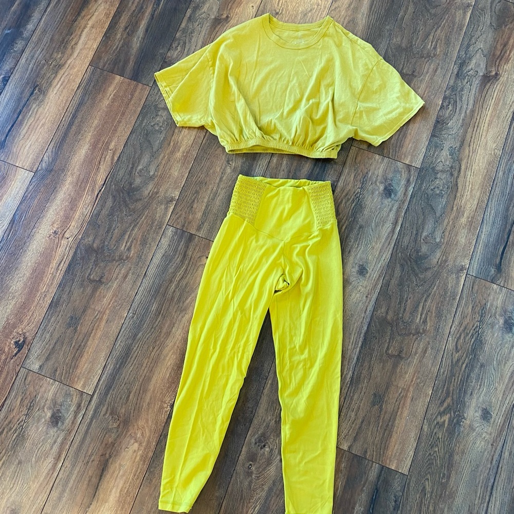 Offline by Aerie Matching Workout Set - XS Top, Medium Pants